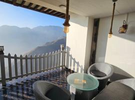 2BHK with 2 Bathtubs and 3 Balconies near Mussoorie，位于穆索里的酒店