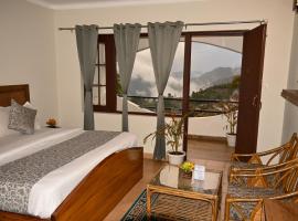 Kumaon Roop Resort Near Neem Karoli Temple，位于奈尼塔尔的度假村