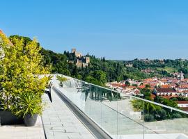 Vila Pombal Tomar Apartments - Pool & City Views，位于托马尔的酒店