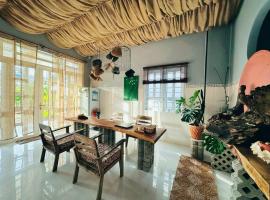 Entire Garden House in Con Dao ! 3BR & 4WC ! Private Yard with Washer & Dryer，位于昆岛的酒店