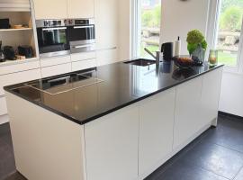 Ferienhaus Birds No 11 Lauchringen，位于Lauchringen的酒店