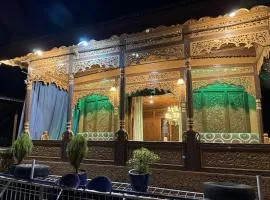 Goona palace houseboats