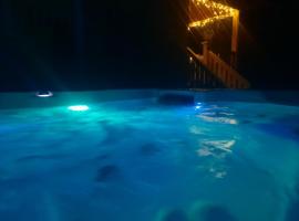 Okidoki huset med welness，位于哈格福什的带热水浴缸的酒店