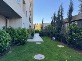 Departamento 2 dormitorios a 2 cuadras de plaza de armas，位于塔尔卡的自助式住宿