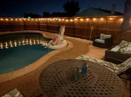 Cozy Studio, Steps to Pool, 15 mins to DT Dallas