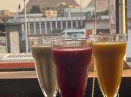 City plaza pyramids view，位于开罗的舒适型酒店