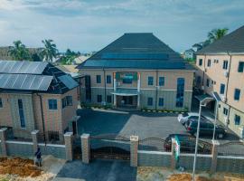 Winngs Hotels and Banquet，位于乌约的酒店