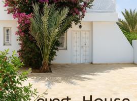 Dar ettawfik with parking inside，位于泰塔温的带停车场的酒店