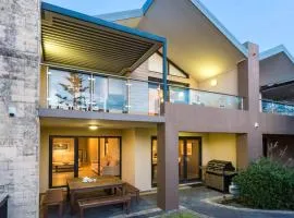 Surfside 8 - Spacious Retreat on Yallingup Beach