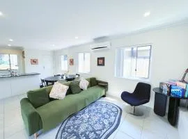 4b2b Coomera Comfort Lodge Near Theme Park & Westfield