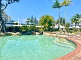 Top Floor , Ocean and Resort Pool Views at Alex Beach Resort for 2 !!!