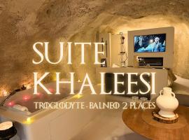 SUITE KHALEESI - Troglodyte - Balnéo 2 places，位于Mazangé的酒店