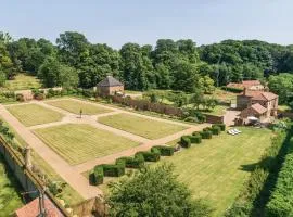 Cottages in the Walled Garden 18