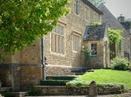 Spacious Cotswold Home for Groups, Country Escape
