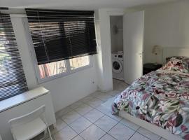 Cozy 29 m appartement，位于弗雷讷的酒店