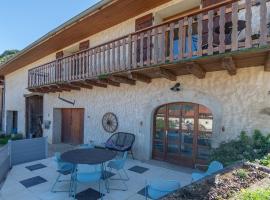 Le gite de la petite famille - proche lacs，位于Cornod的酒店