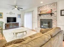 23 Mi to NOLA Cozy and Quaint Destrehan Townhome