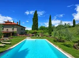 Villa Lo Scoiattolo by PosarelliVillas