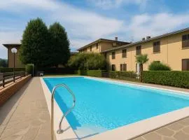 PARATICO - Lakefront Apartment with Pool Access & Free Parking