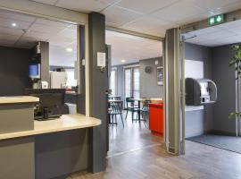 HOTEL F1 Lyon Genay Massieux，位于马西约的酒店