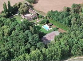 Charmant manoir Sud de Paris，位于Saint-Sauveur-sur-École的酒店