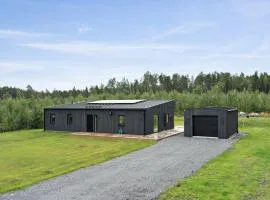 Newly Built House with Free Parking in Scenic Nature