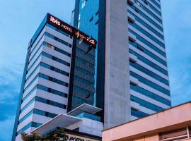 ibis Palmas Avenida JK，位于帕尔马斯的带停车场的酒店