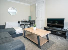 2 BDR House By Caledonia Luxe Stays Short Lets & Serviced Accommodation Bathgate，位于Whitburn的酒店