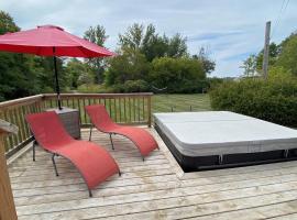 Private Beach Hot Tub A Vacay to Remember，位于Hillier的酒店