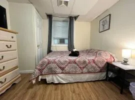 Cozy Efficiency Room WalktoUHS, near BU Guthrie