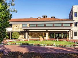 Mercure Petriolo Siena Terme Spa Hotel，位于巴尼-迪皮特里奥罗的带泳池的酒店