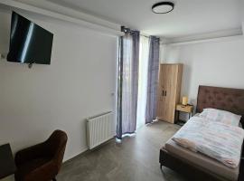 Hotel Akropolis，位于黑尔福德的酒店