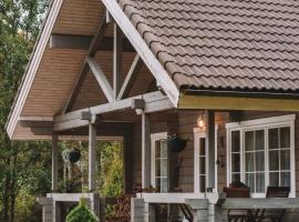 Merineitsi peamaja saunaga kahele，位于Tahkuna的酒店