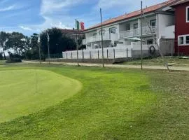 Soggiorno e relax in eleganti villette interne al campo golf vicino al mare a due passi da Roma
