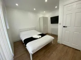 Modern en-suite rooms Luton air port
