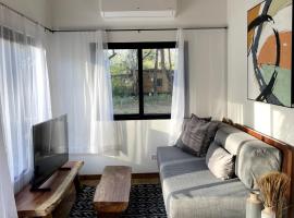 Luxury Cabin Playa Venao - Hidden Getaway，位于普拉纳维瑙的带泳池的酒店