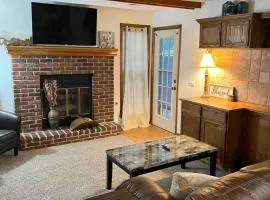 Cozy condo in Kansas City with no stairs!