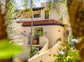 Villa San Michele (Official)，位于道格拉斯港的酒店