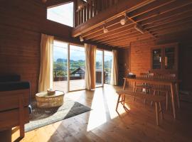 日は沈みまた昇る，位于韮崎市的酒店