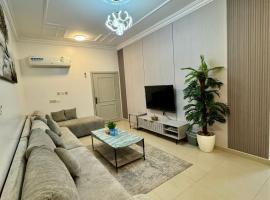 شقق عائلية ثلاث غرف وحمامين وصاله ونت مجاني，位于哈萨的酒店