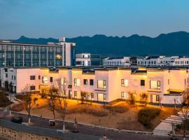 Floral Shemanyue Mountain Homestay，位于黄山市的酒店