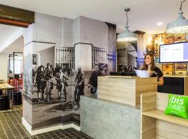 巴黎克利希市政厅宜必思尚品酒店，位于克利希的酒店