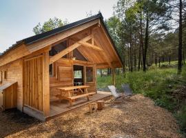 Huttopia Barcelona Pirineos，位于瓜尔迪奥拉-德贝尔加的酒店