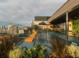 The Social Hub Barcelona Poblenou，位于巴塞罗那的酒店
