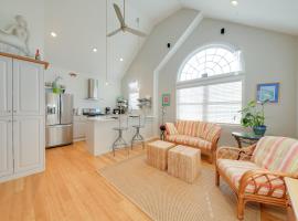 Seaside Cottage with Private Pier - 3 Miles to Beach，位于巴克斯顿的酒店