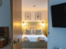 The Perk Inn, Cosy & Secluded Garden Lodge