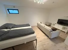 Modernes 2 Zimmer Souterrain Apartment - zentral - nahe Hamburg & Lübeck