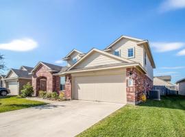 Katy's five bedrooms home away from home!，位于凯蒂的酒店