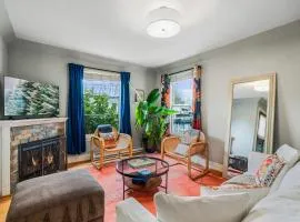 The Retreat - Spacious Luxury Stay - Workspace & Private Patio