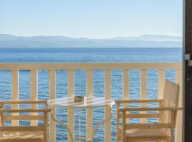 Archontiko Seaside Hotel-Beachfront Blue Experience，位于普拉坦亚斯的酒店